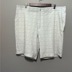 NWT Ben Hogan Performance Off-White Golf Shorts Size 42
